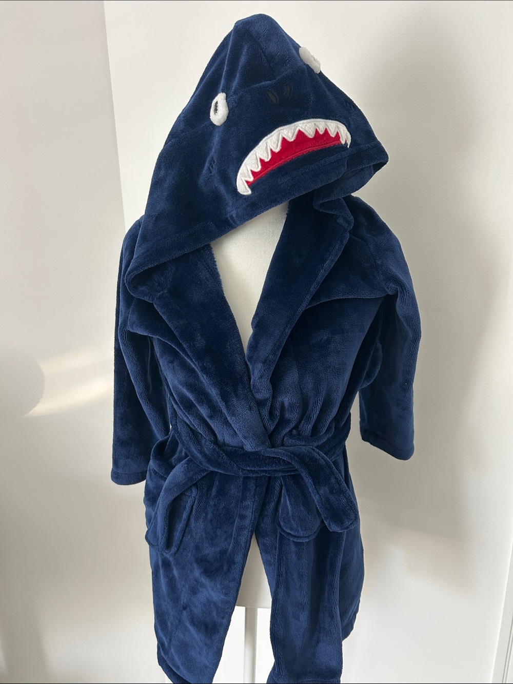 Pottery Barn Kids Navy Shark Hooded Plush Bathrobe - Cozy Hooded Pajama Robe 4-6
